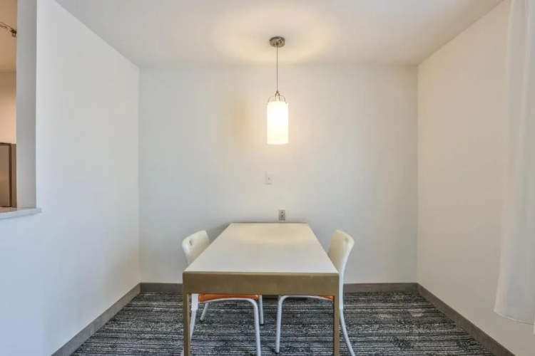 Alluxsuites at 1876, an Ascend Collection Hotel