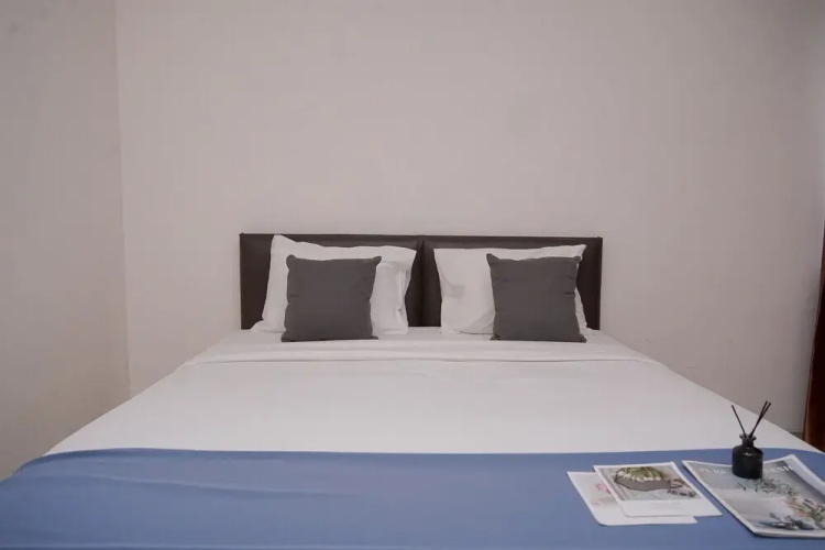 Minimalist And Spacious Studio Apartment At Paramount Skyline