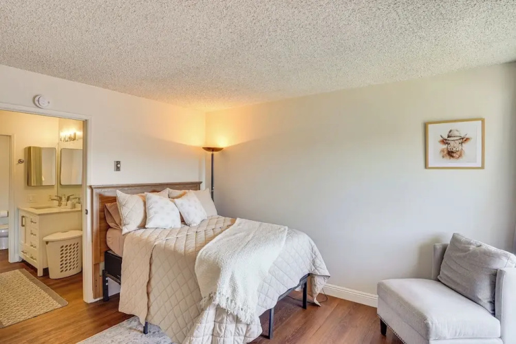 Steps to Csulb: Cozy Condo w/ Pool Access!