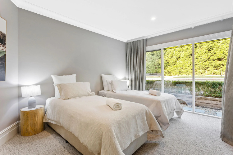 Tranquil Estate With Pool Heated Spa Gardens