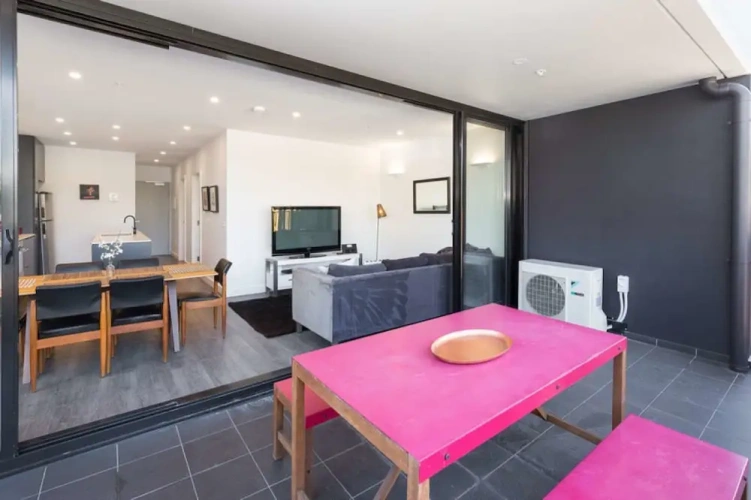2 Bedrooms Apartment