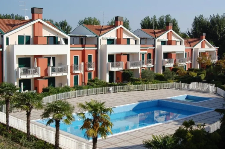 Apartment with pool view