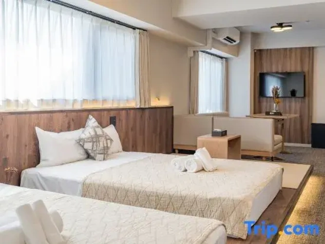 Standard Sextuple Family room