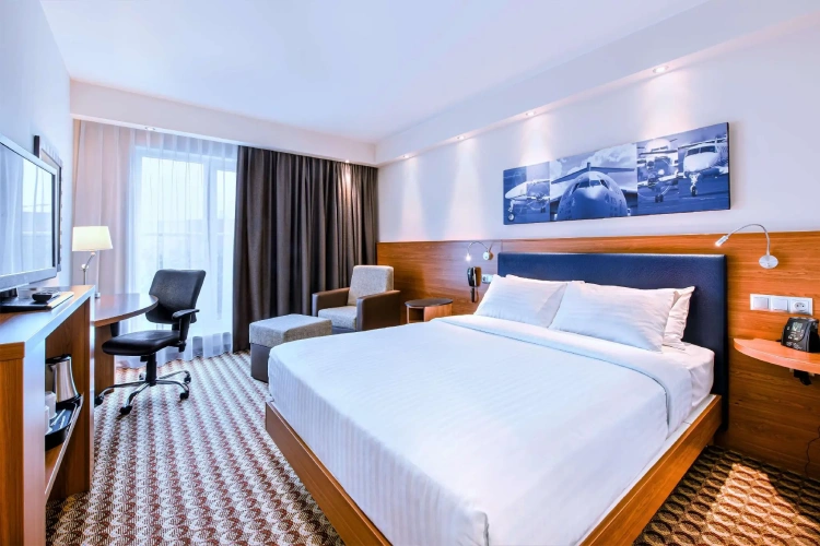 Queen room