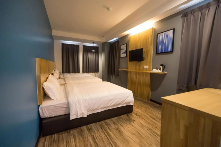3-Plus Hotel