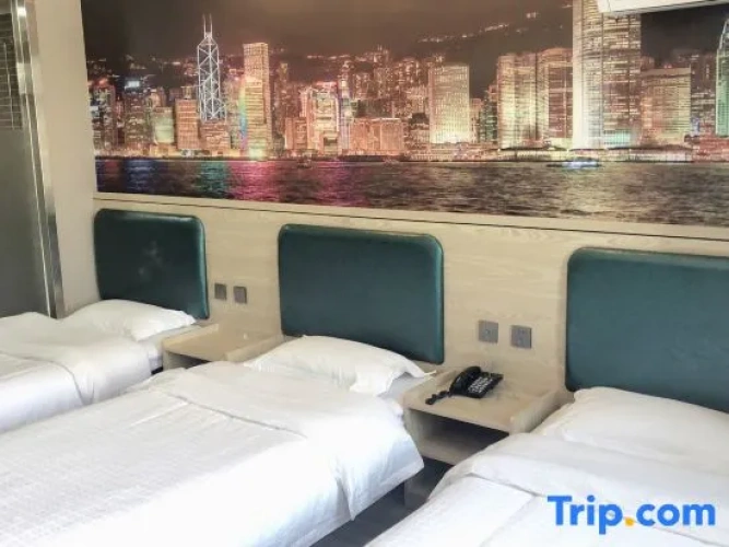Standard Triple room