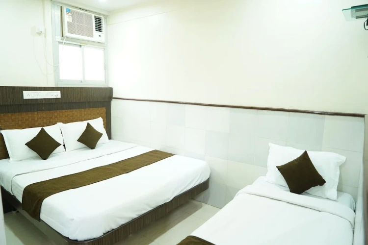 Standard Triple room