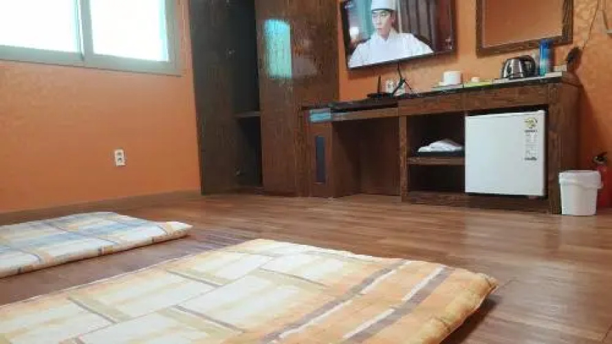 Naro Hotel