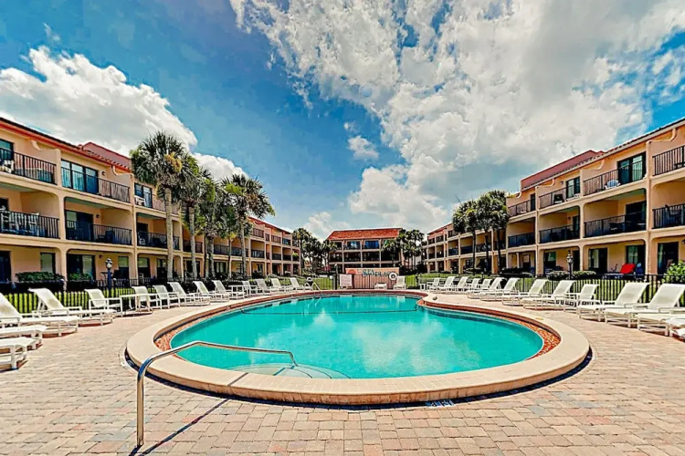 Oceanfront Community w/ Pool, Walk to Beach! condo