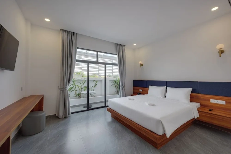 Deluxe Double room with balcony and with city view