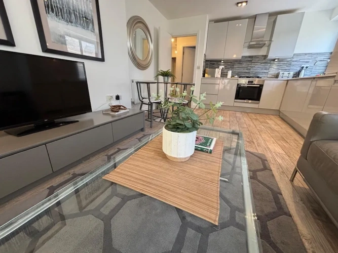 2 Bedrooms Apartment