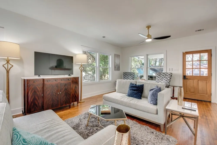 4 Bedrooms Cottage