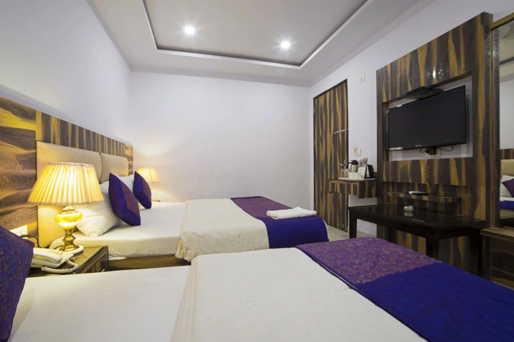 Standard Triple room