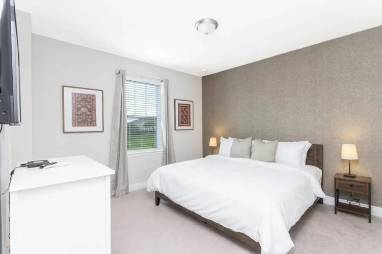 Gorgeous 8 Bedroom Single Home With Private Pool -ec7724