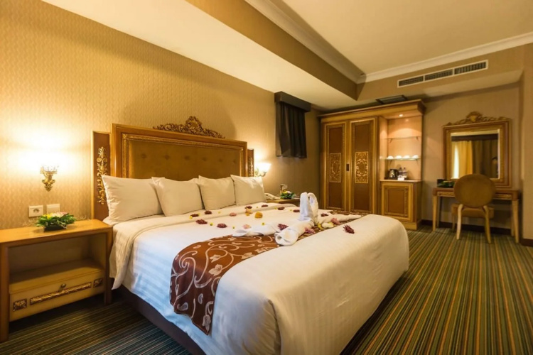 Twin Plaza Hotel