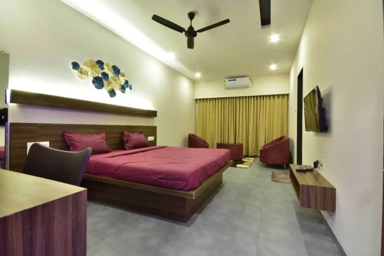 Hotel Amit executive Karad
