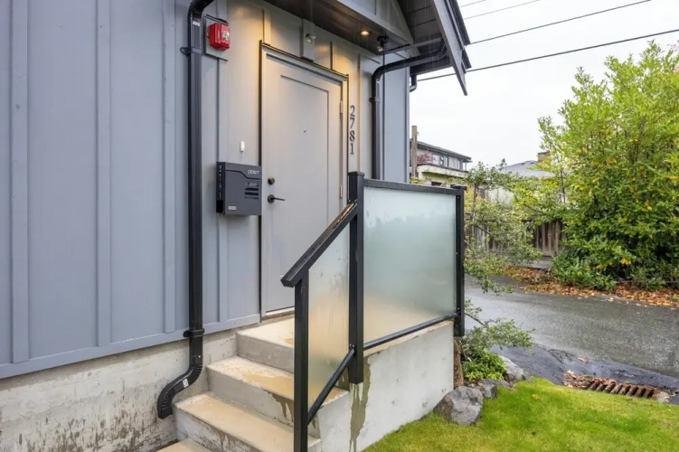 Sunny 1BR Detached Suite