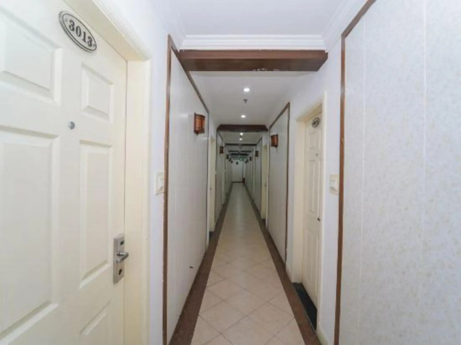 Brocade Honest Chain-like Inn
