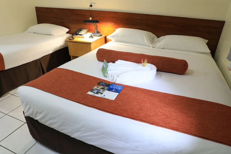 Huon Gulf Hotel & Apartments