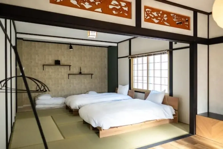 Standard Twin room with city view