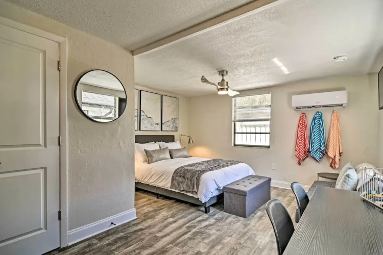 Madeira Beach Studio w/ Easy Access to Shore!