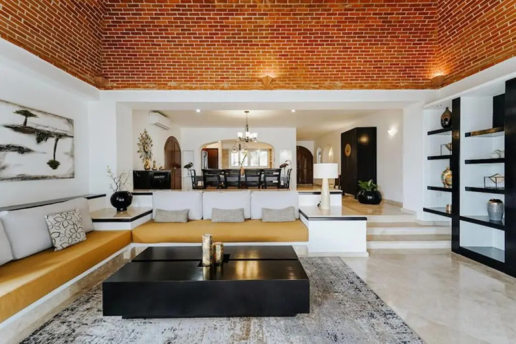 Villa Corona 6 BR Luxury Mansion