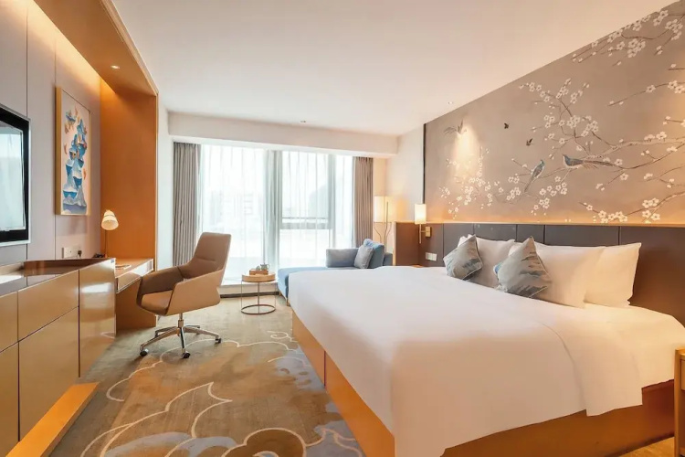 Serene Yuhua Hotel