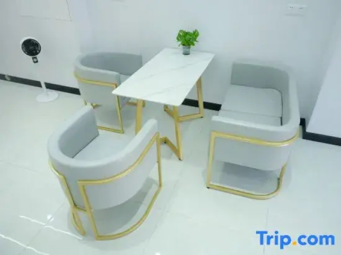 Lingshui Xincheng Canghai Yisu Hotel