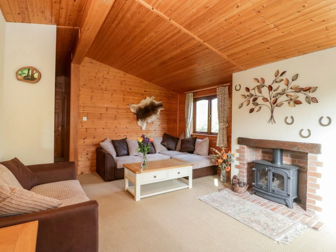 15 Amberwood