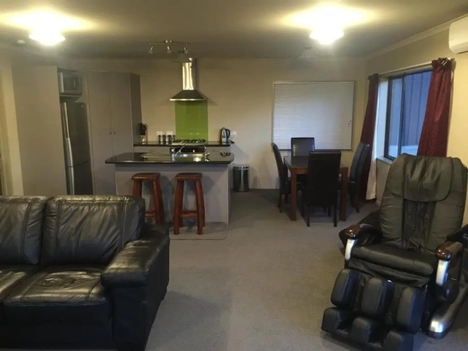 3 Bedrooms Apartment