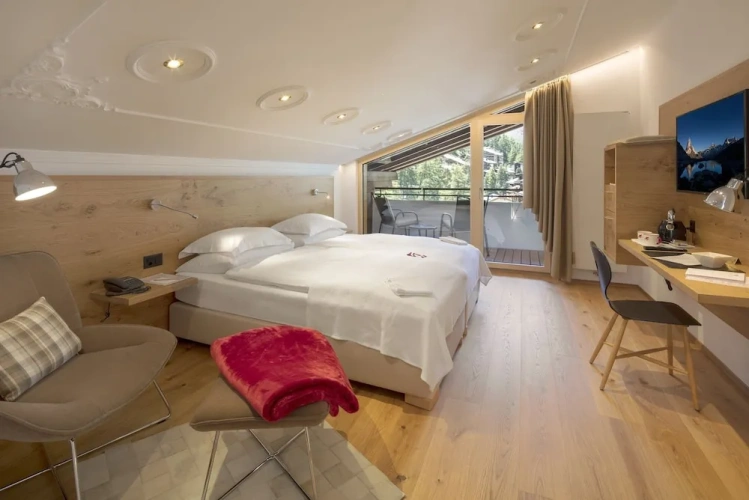 Deluxe Twin room with balcony and with mountain view