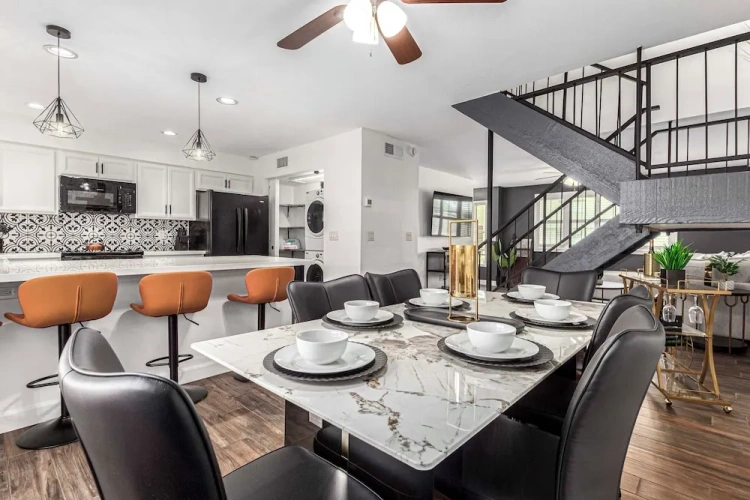 3 Bedrooms Apartment