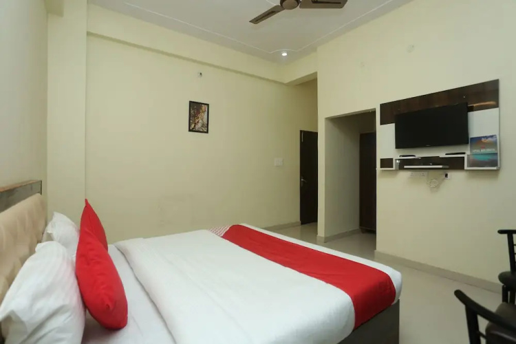 Sr Blessings By OYO Rooms