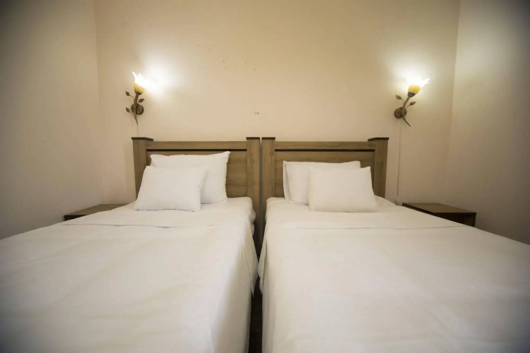 Log Inn Boutique Hotel