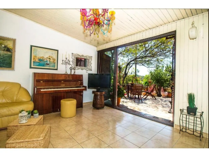 4 Bedrooms Cottage