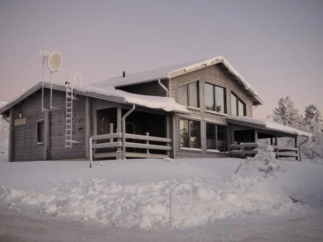 5 Bedrooms Villa