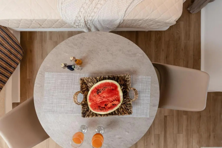 White Luxurious Apartment IΙI