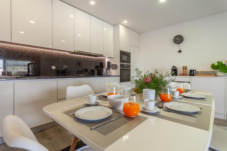 3 Bedrooms Apartment