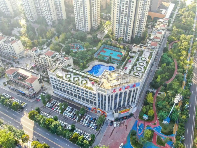 Longchen Hotel
