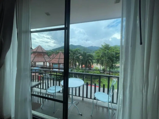 Suite with balcony and with river view
