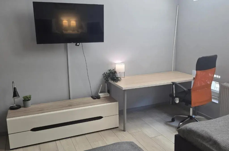 Light Rooms Apartment