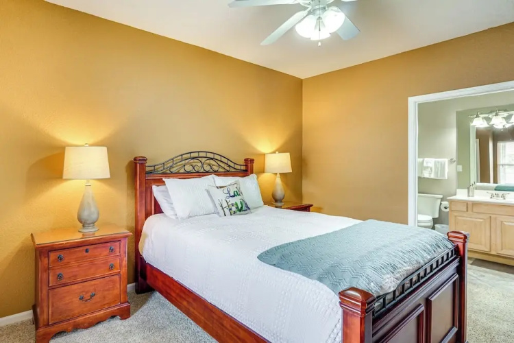 Relax by Pools: Top-floor Lands End Corner Unit