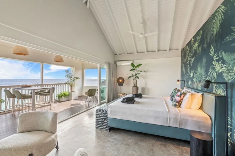 Apartment with ocean view