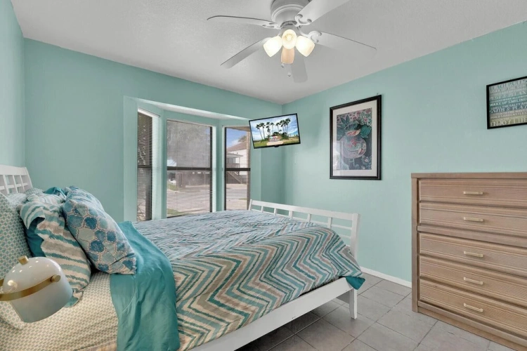 Standard Quadruple room with garden view
