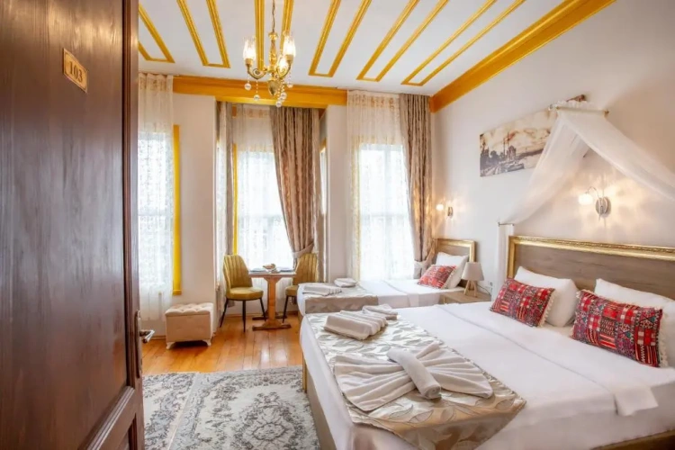 Standard Triple room