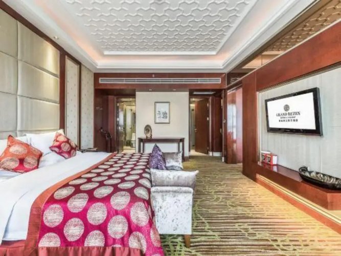 River & Holiday Hotel