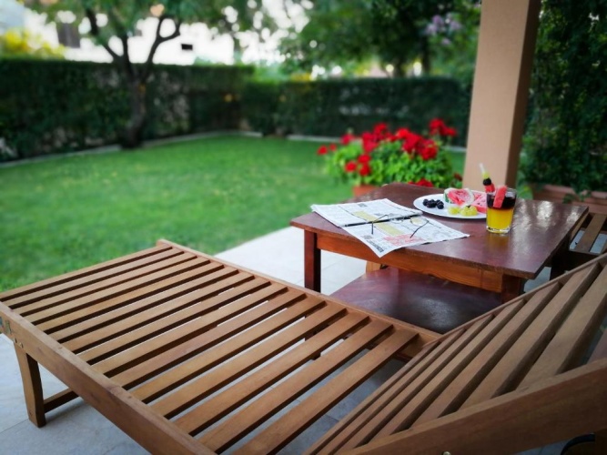 2 Bedrooms Apartment with garden view