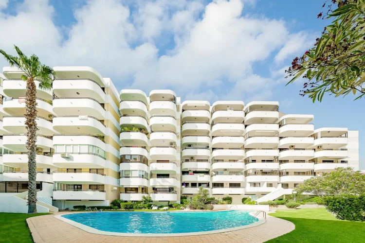 Tropicana Apartment