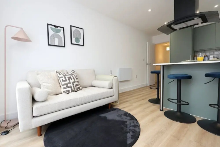 Chic 2 Bed Flat Near Central Cardiff