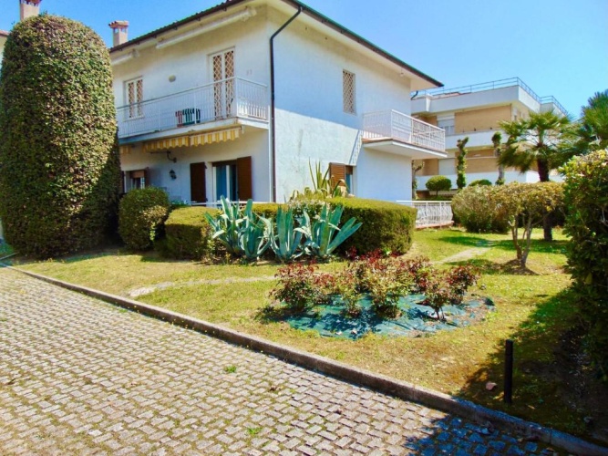 3 Bedrooms Apartment